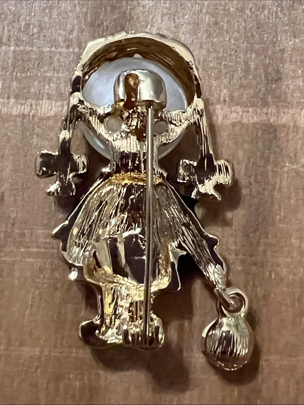 N/A charming gold
